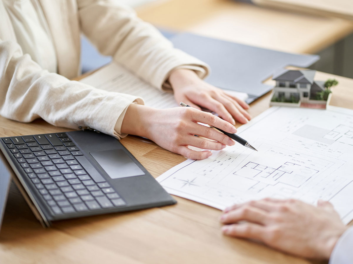 Tramitación de permisos inmobiliarios ante autoridades gubernamentales